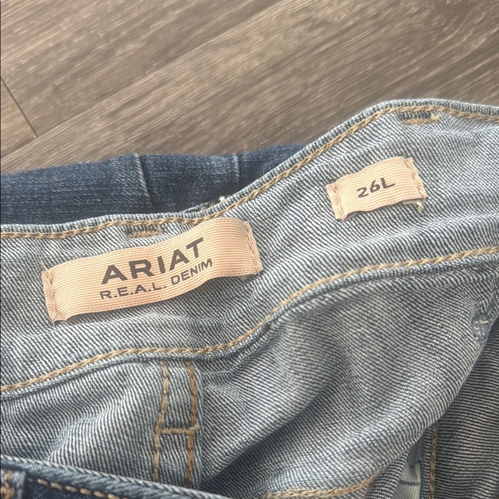 Ariat jeans 26L - Picture 3 of 3
